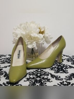 Vintage Marquise Princess Olive Green Fine Leather Pointed-Toe Heels